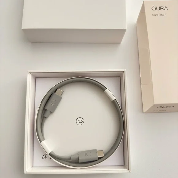 Oura Ring Gen 4 Size 7 Silver Brand new in box - Picture 7 of 9